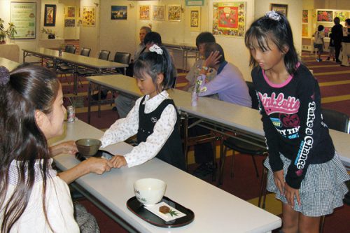 子どもたちによる茶の湯 おもてなしの実践