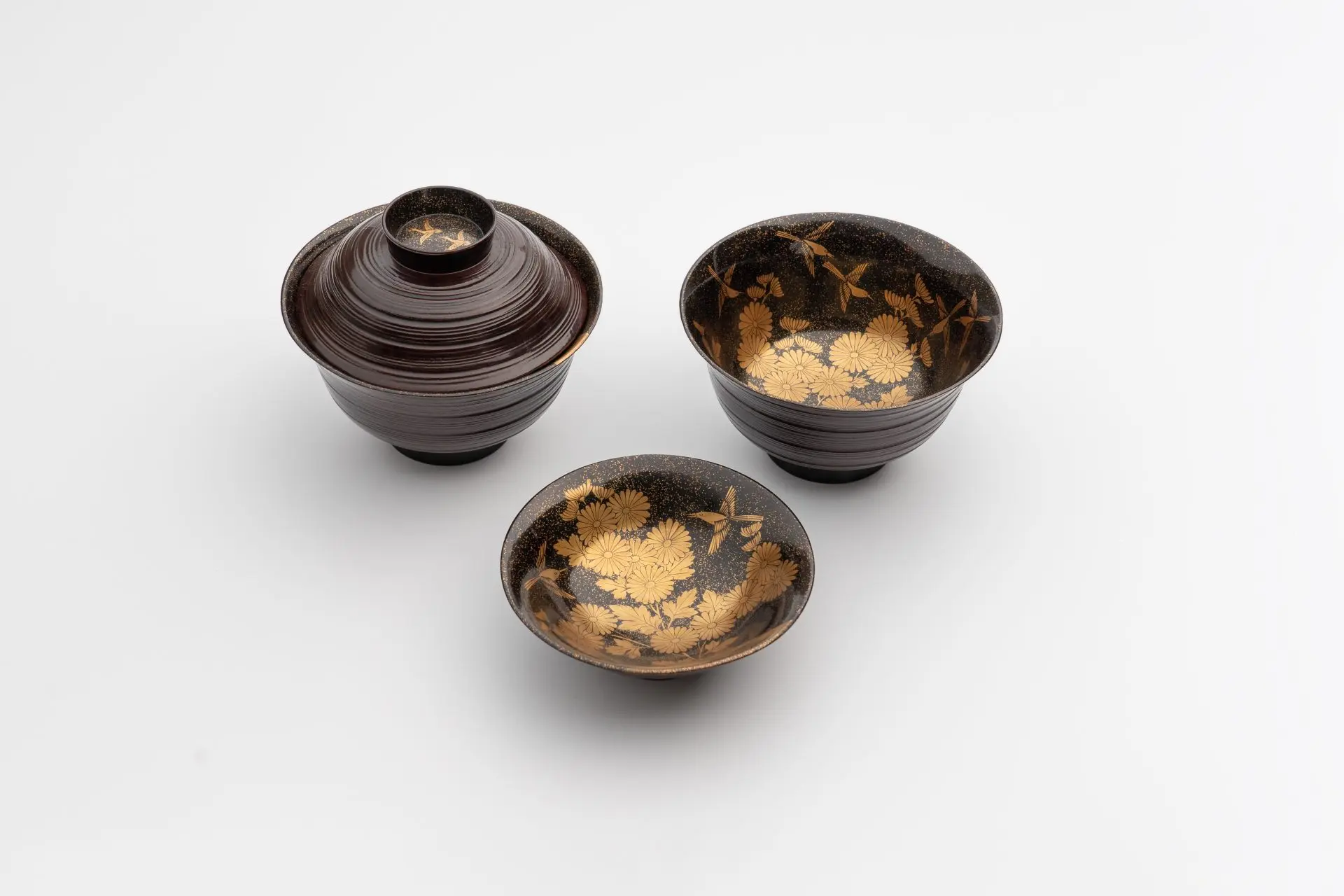 金高盛蒔絵　金切貼　皿　2種　明治期 Gold 明治の蒔絵 with 井上涼 – MOA美術館 | MOA MUSEUM OF ART