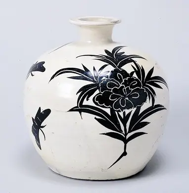 白地鉄絵牡丹蝶文瓶 – MOA美術館 | MOA MUSEUM OF ART