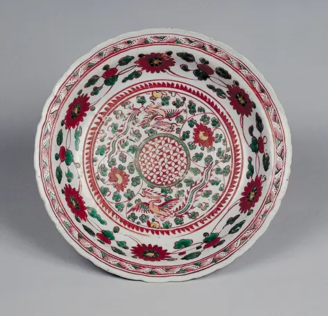 五彩双鳳凰唐草文盤 古赤絵 – MOA美術館 | MOA MUSEUM OF ART