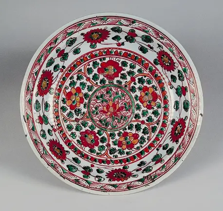 五彩蓮華唐草文盤 古赤絵 – MOA美術館 | MOA MUSEUM OF ART