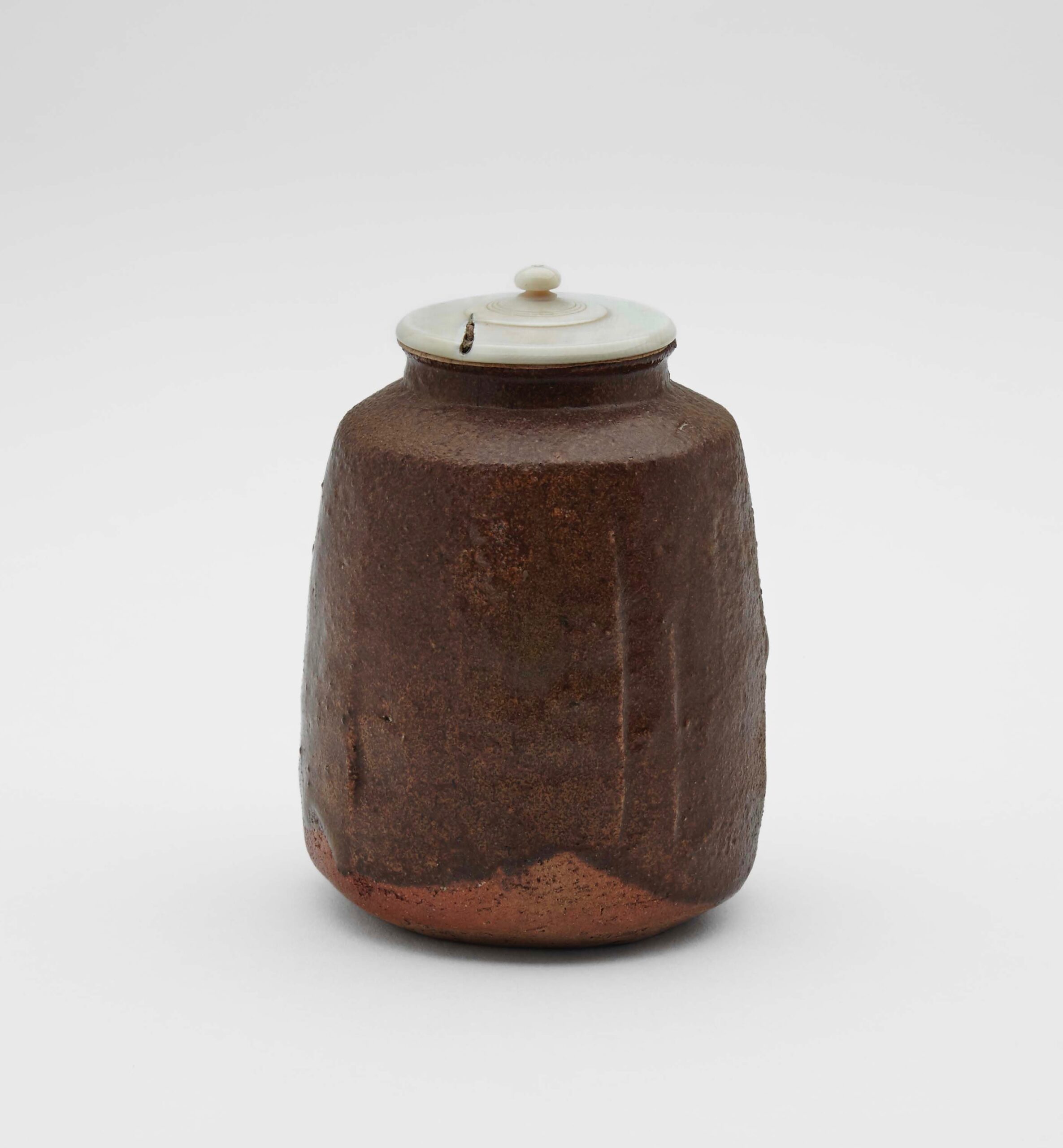 Tea Caddy of the Katatsuki (square-shouldered) type; named ‘Yamazakura’, Chuko-meibutsu images