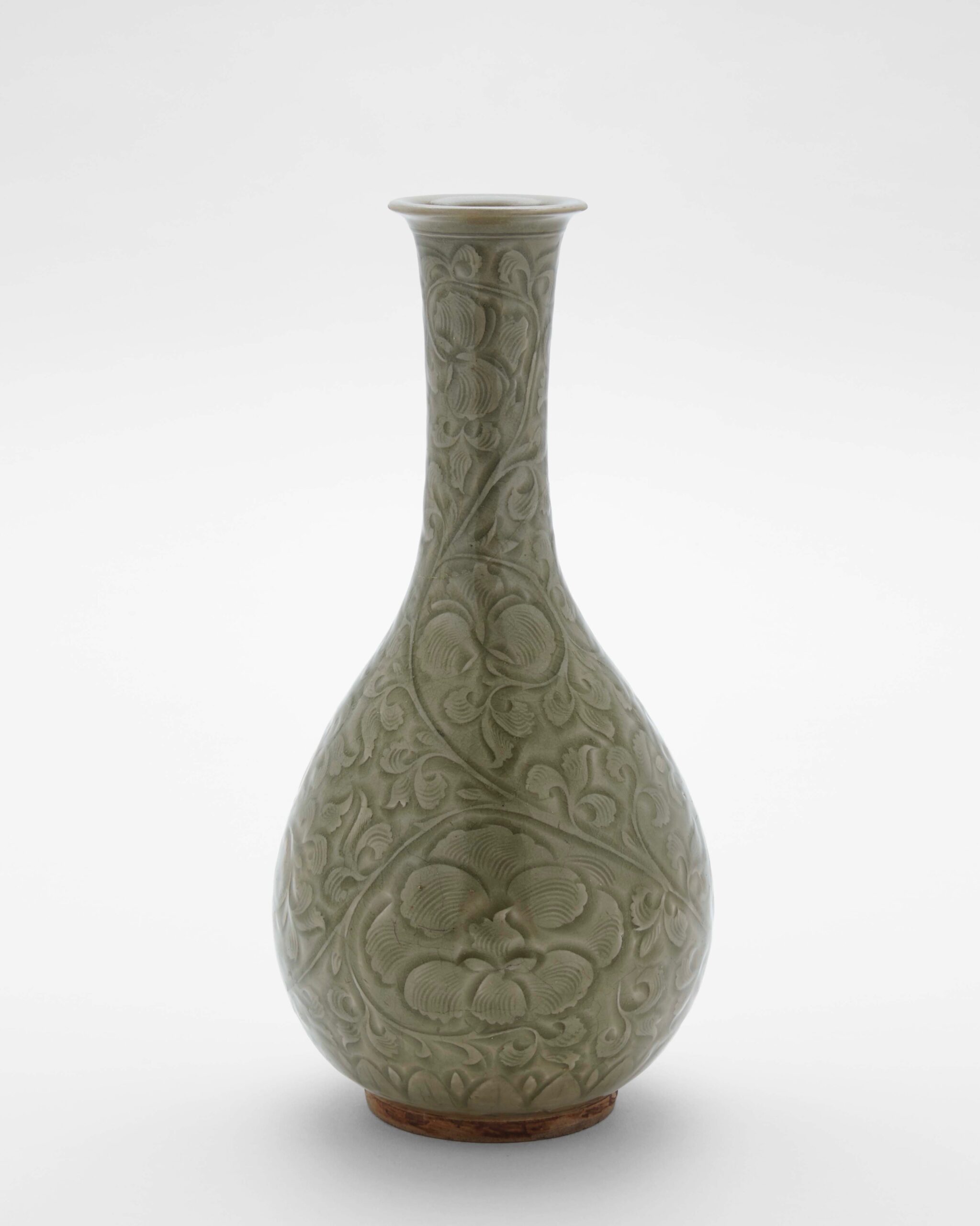 青磁牡丹唐草文瓶の画像