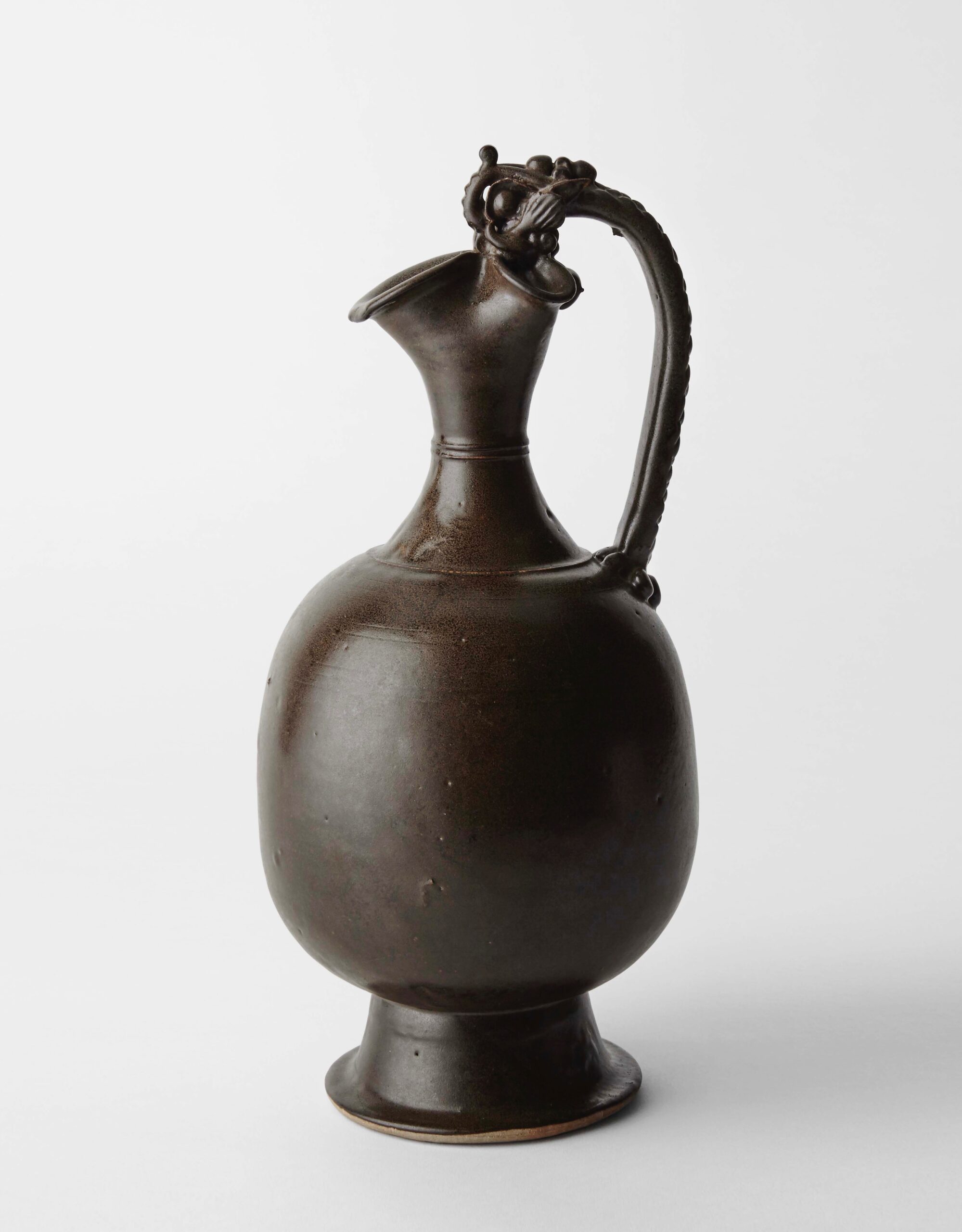 黒釉弁口龍耳瓶の画像