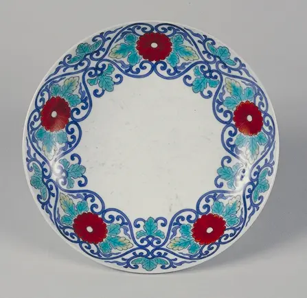 ◆栄◆古鍋島 染付 花草文 飾皿 20cm 32y8 色絵菊唐草文皿 鍋島 \u2013 MOA美術館 | MOA MUSEUM OF ART