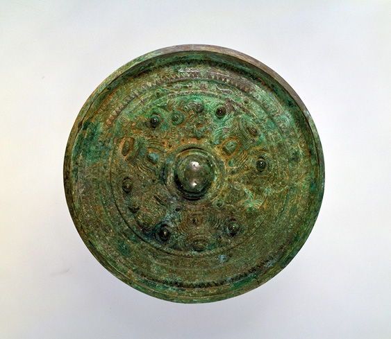 Mirror with a triangular rim and a design of three deities and three animals images