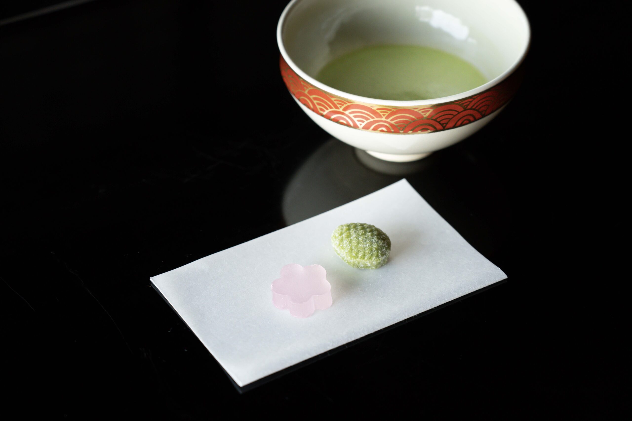 抹茶と干菓子の画像