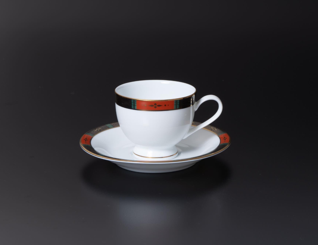 室瀬和美監修「色絵精華茶碗」と「色絵精華皿」の画像