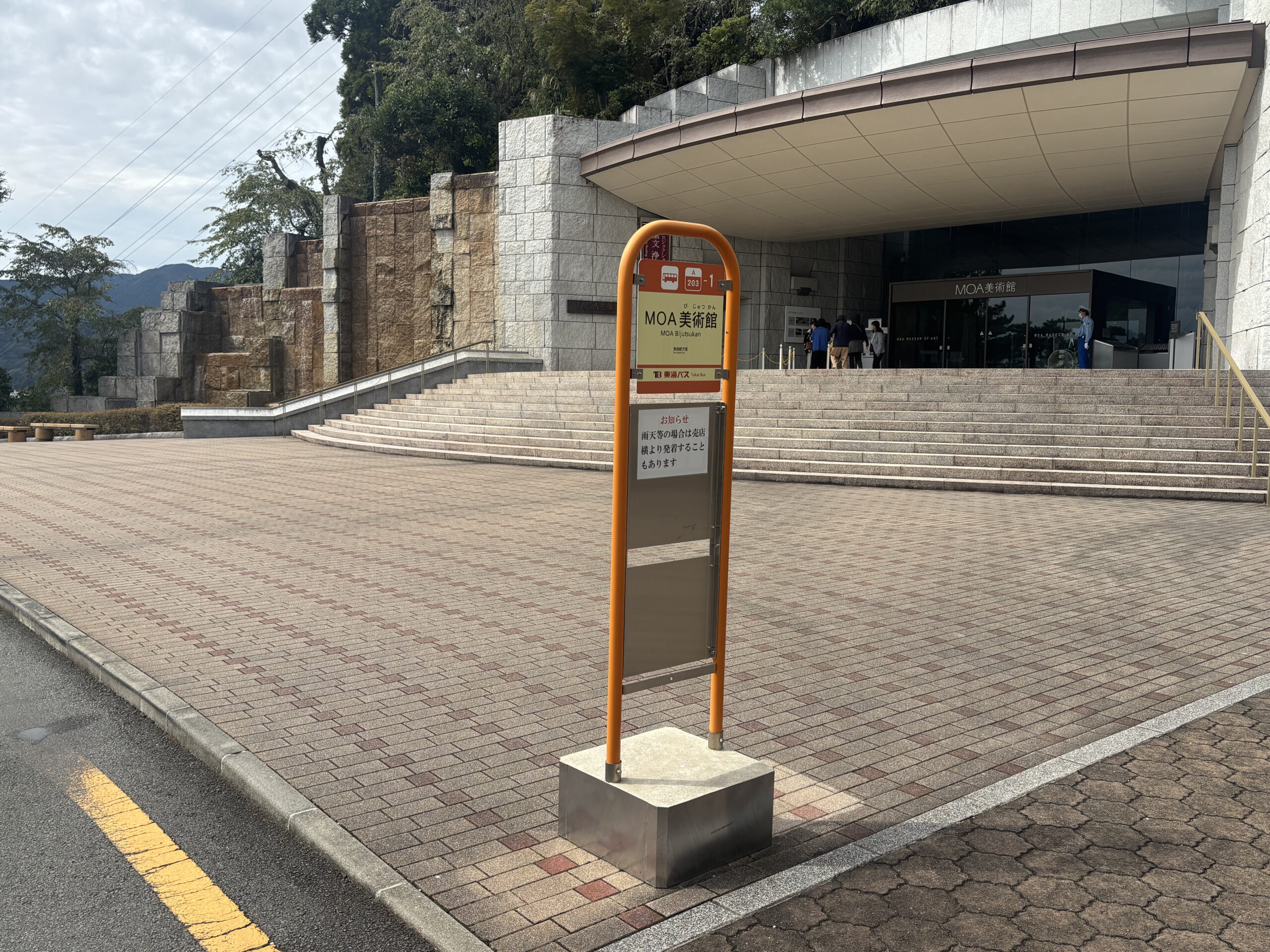 バス乗り場の画像