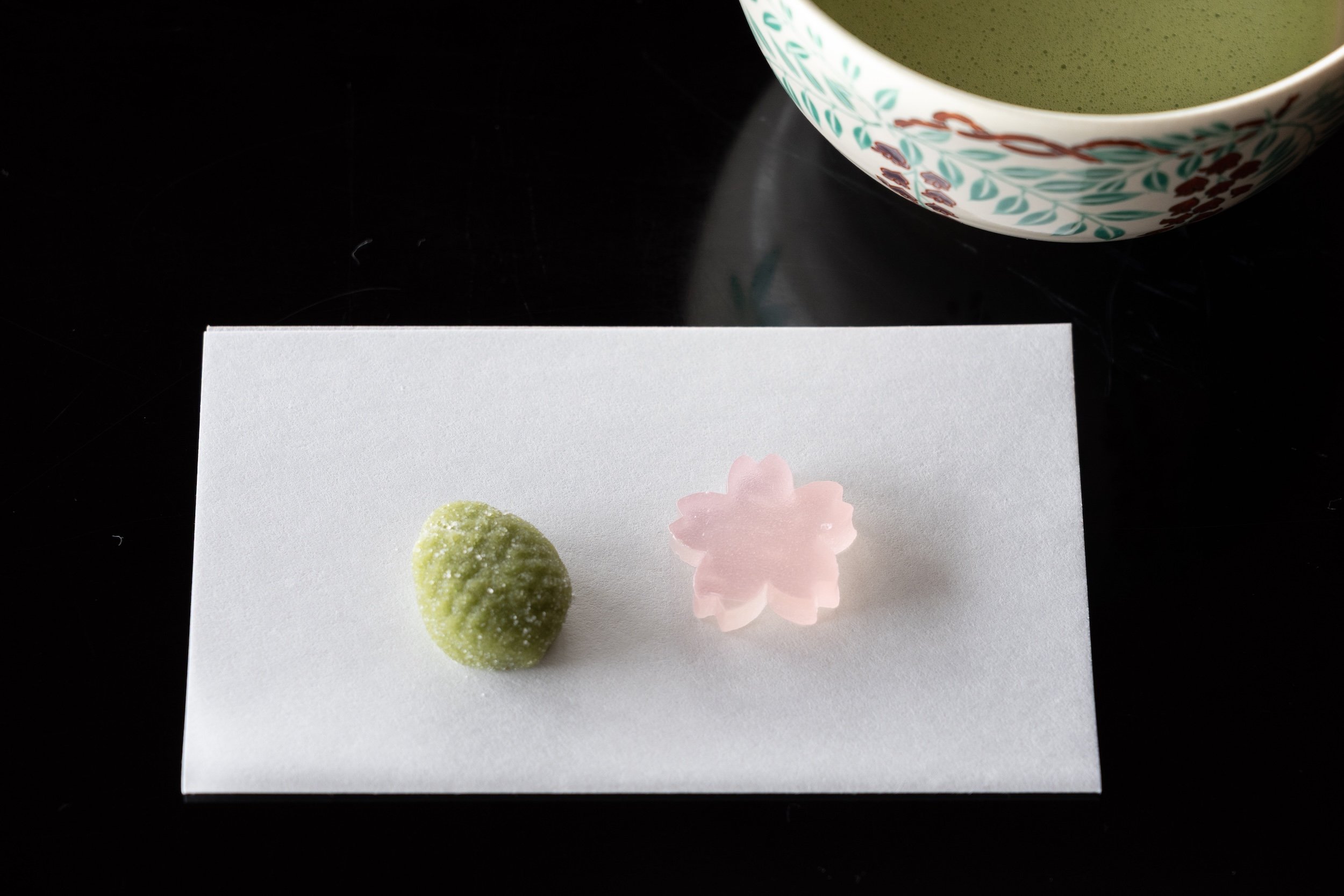抹茶と干菓子の画像